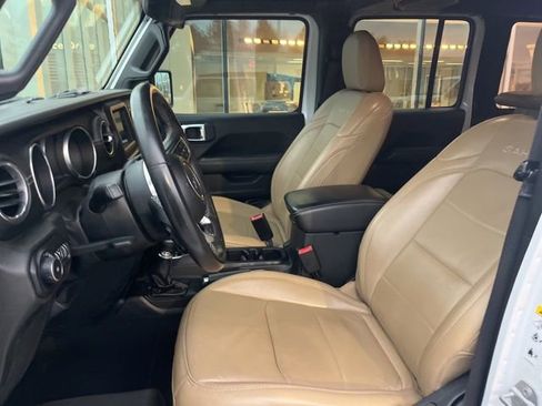 Used 2018 Jeep Wrangler Unlimited Sahara image 28