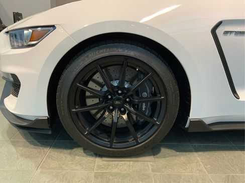 Used 2016 Ford Mustang Shelby GT350 w/ Technology Package image 24