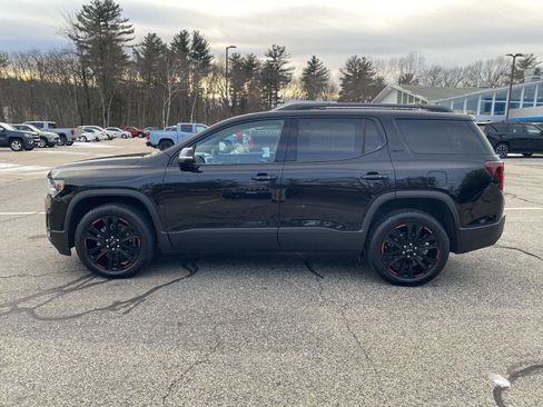Used 2023 GMC Acadia SLT w/ Elevation Edition image 4