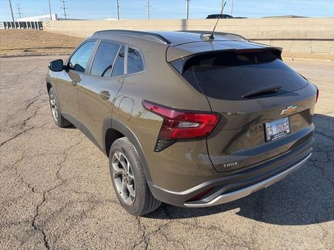Used 2024 Chevrolet Trax LT w/ Driver Confidence Package image 4