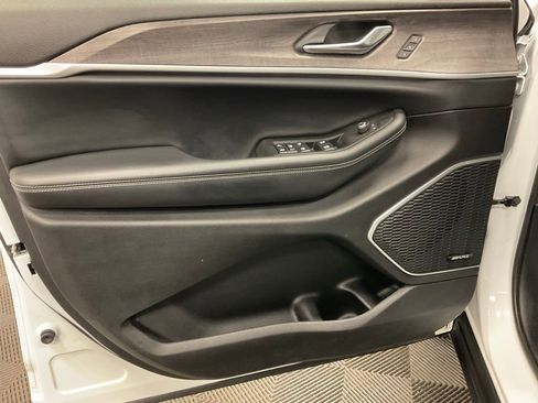 Used 2021 Jeep Grand Cherokee L Limited image 18