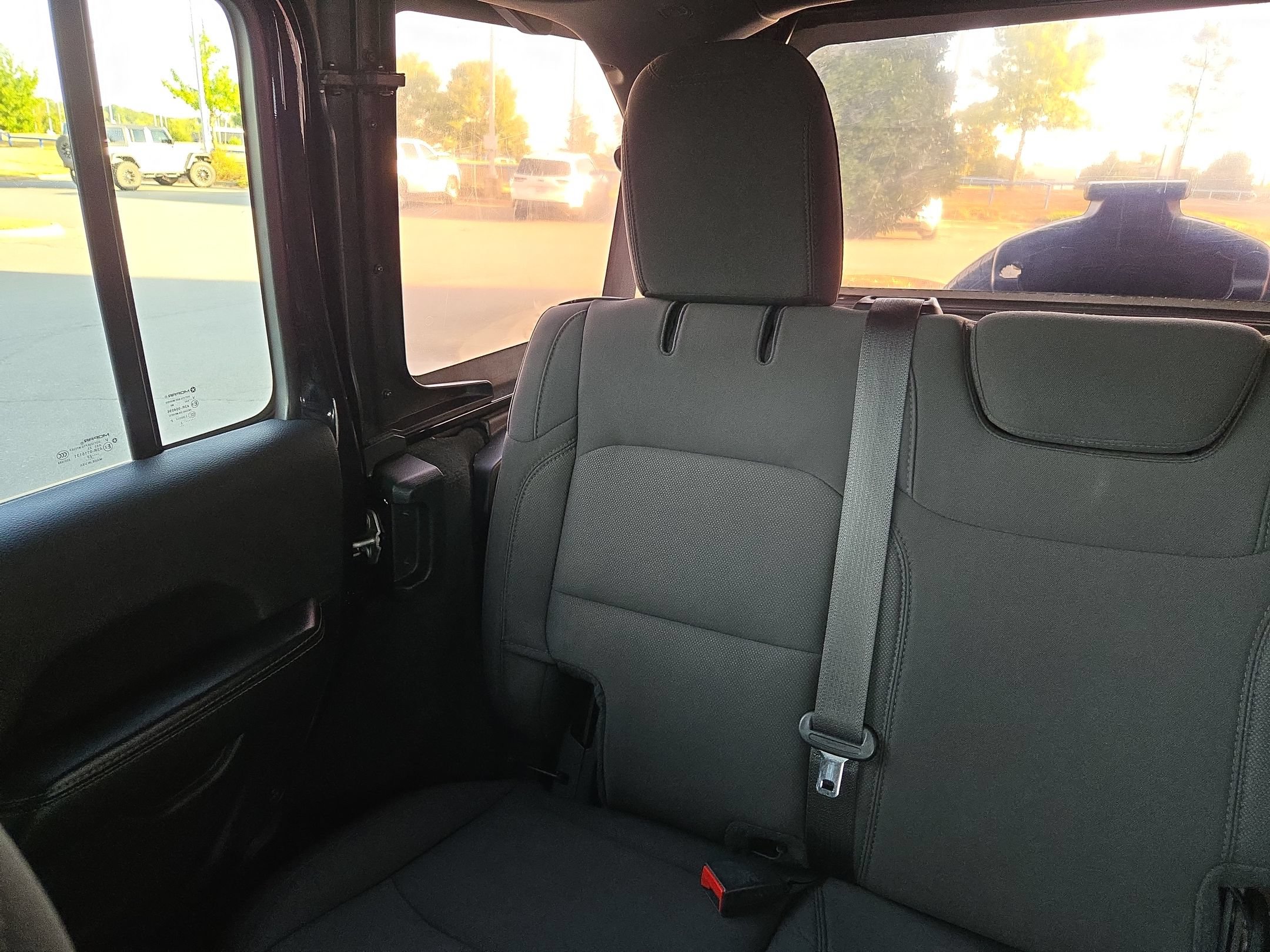 Used 2023 Jeep Wrangler Unlimited Sahara w/ Cold Weather Group AWD/4WD image 12