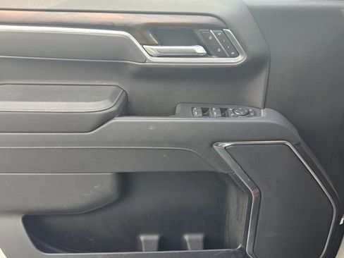 Used 2025 GMC Sierra 1500 SLT image 11