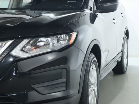Used 2020 Nissan Rogue SV FWD image 5
