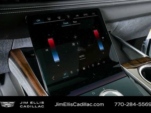 Used 2026 Cadillac Escalade ESV Platinum Sport w/ LPO, ONYX Package AWD/4WD image 17