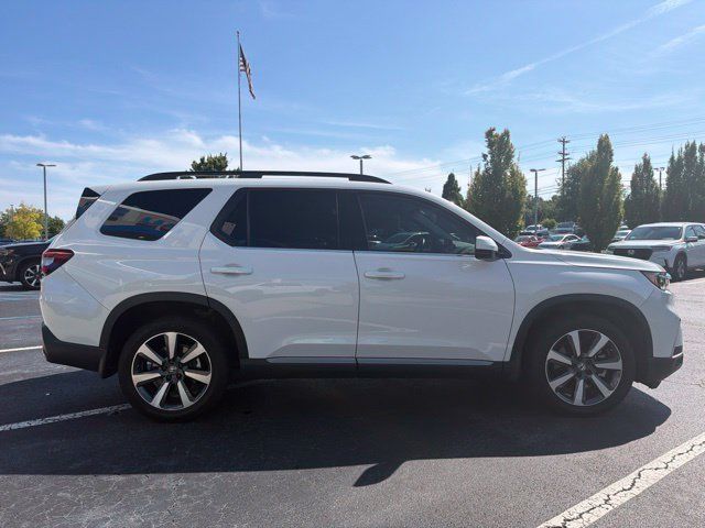 Used 2025 Honda Pilot Touring image 5