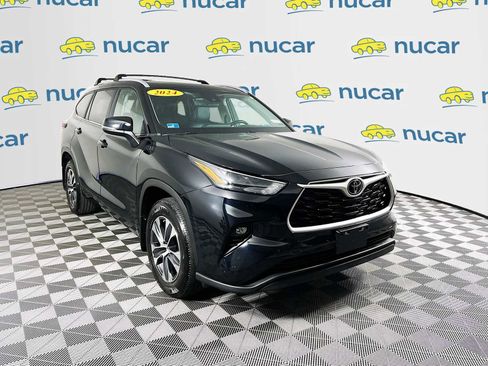 Used 2024 Toyota Highlander XLE image 1