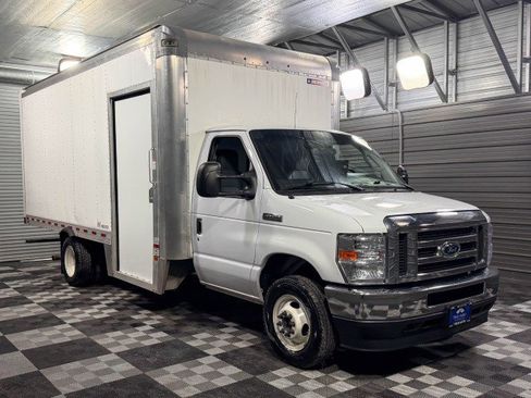 Used 2022 Ford E-450 and Econoline 450 Super Duty w/ Power Windows & Locks Group image 4