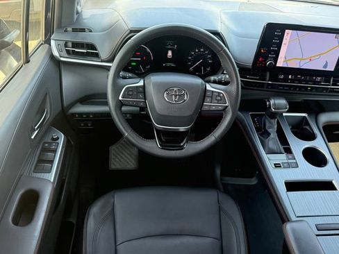Used 2022 Toyota Sienna XSE w/ XSE Plus Package AWD/4WD image 25