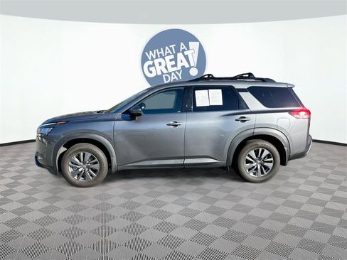 Certified 2022 Nissan Pathfinder SV image 28