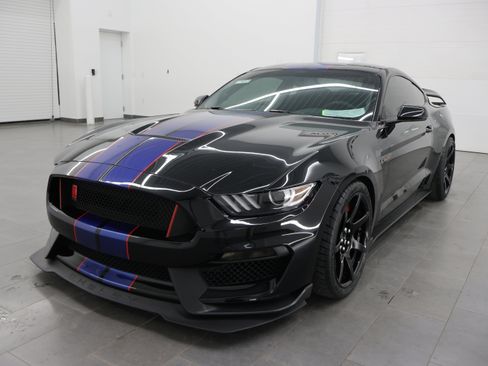 Used 2016 Ford Mustang Shelby GT350R w/ GT350R Equipment Group 920A RWD image 6