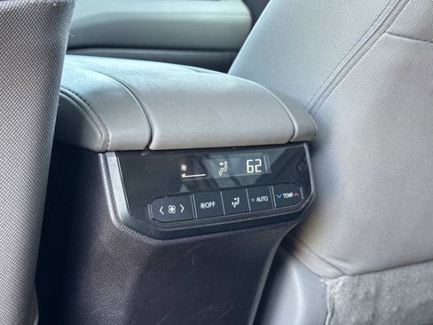 Used 2021 Toyota Highlander L image 24