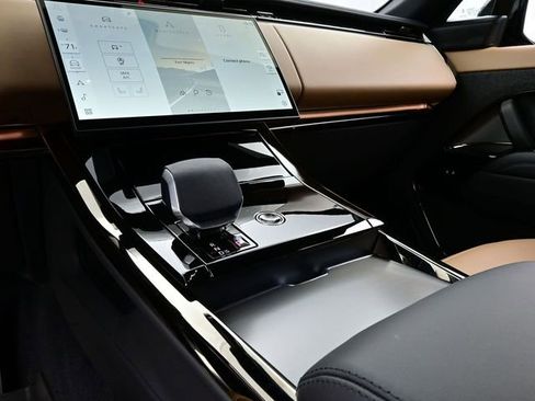 Used 2025 Land Rover Range Rover Sport Dynamic SE image 11