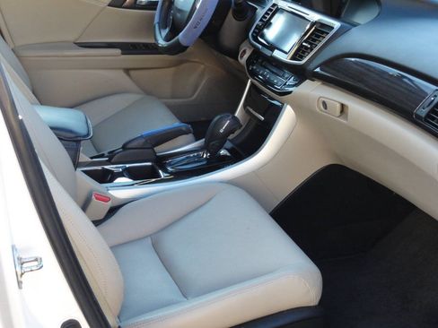 Used 2017 Honda Accord EX-L image 9