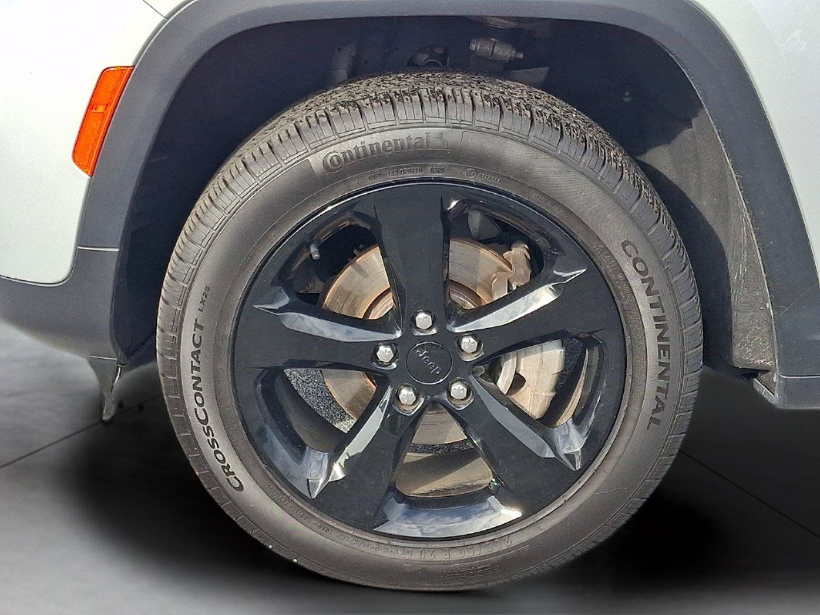 Used 2024 Jeep Grand Cherokee Limited w/ Black Appearance Package AWD/4WD image 9
