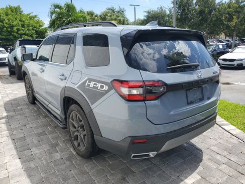 Used 2024 Honda Pilot Touring image 4