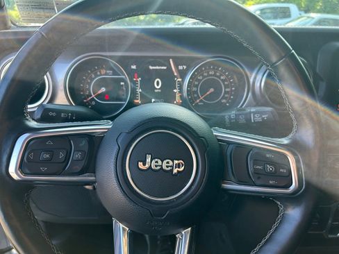 Used 2021 Jeep Wrangler Unlimited Sahara w/ LED Lighting Group AWD/4WD image 15