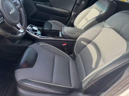 Used 2022 Kia Niro EX w/ Cold Weather Package image 27