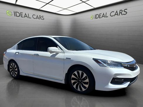 Used 2017 Honda Accord Touring image 3