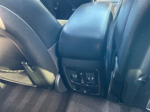 Used 2018 Jeep Grand Cherokee Altitude AWD/4WD image 20