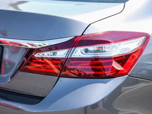 Used 2017 Honda Accord LX image 23