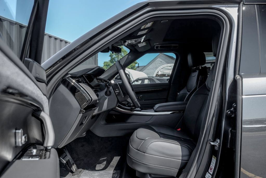 New 2026 Land Rover Range Rover Sport Dynamic SE AWD/4WD image 10
