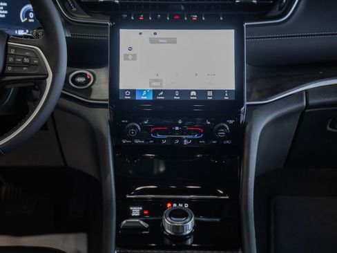 New 2025 Jeep Grand Cherokee Limited image 21