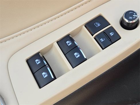 Used 2022 Toyota Avalon XLE image 17