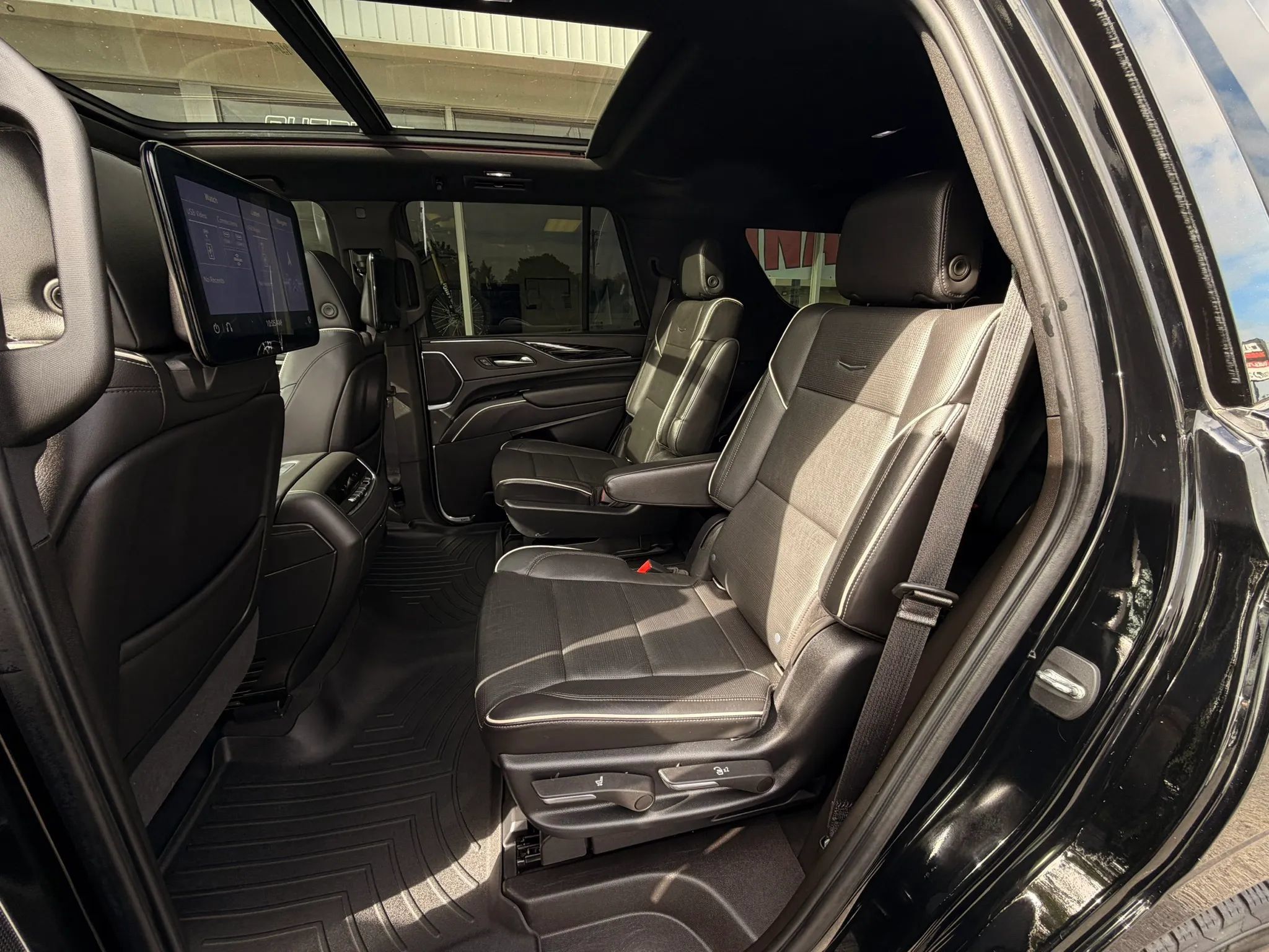 Used 2021 Cadillac Escalade Sport w/ LPO, ONYX Package AWD/4WD image 10