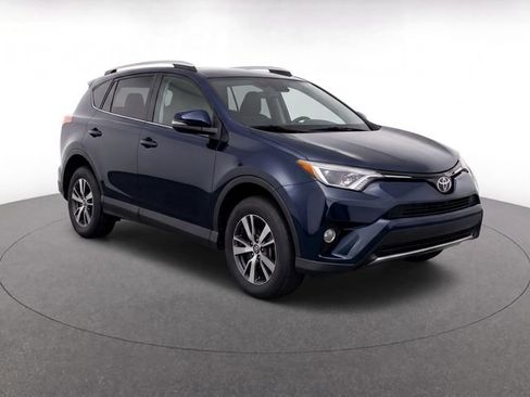 Used 2018 Toyota RAV4 XLE AWD/4WD image 2