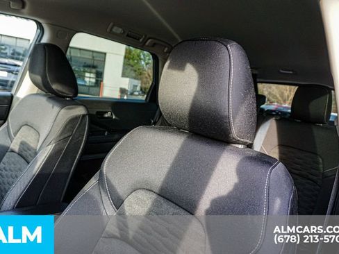 Used 2025 Nissan Pathfinder SV FWD image 18