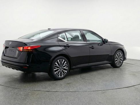 Used 2025 Nissan Altima 2.5 SV FWD image 9