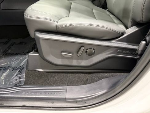 New 2026 Ford Expedition Active image 18