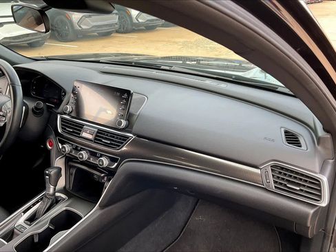 Used 2018 Honda Accord Sport image 17