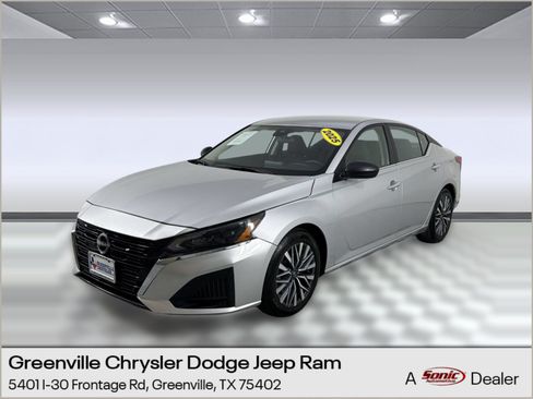 Used 2025 Nissan Altima 2.5 SV FWD image 1