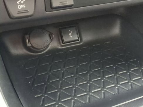 Used 2021 Toyota RAV4 XLE image 22