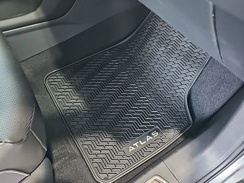 New 2026 Volkswagen Atlas SE FWD image 14