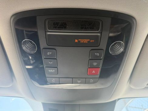Used 2025 Kia Carnival FWD image 25