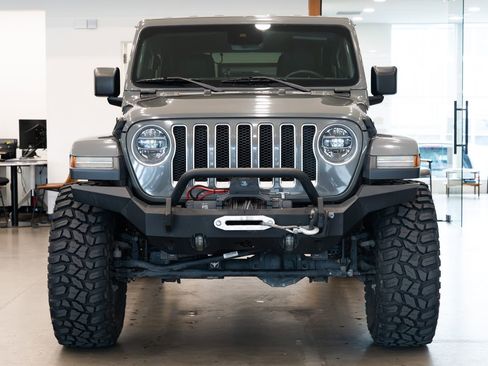 Used 2019 Jeep Wrangler Unlimited Sahara image 2