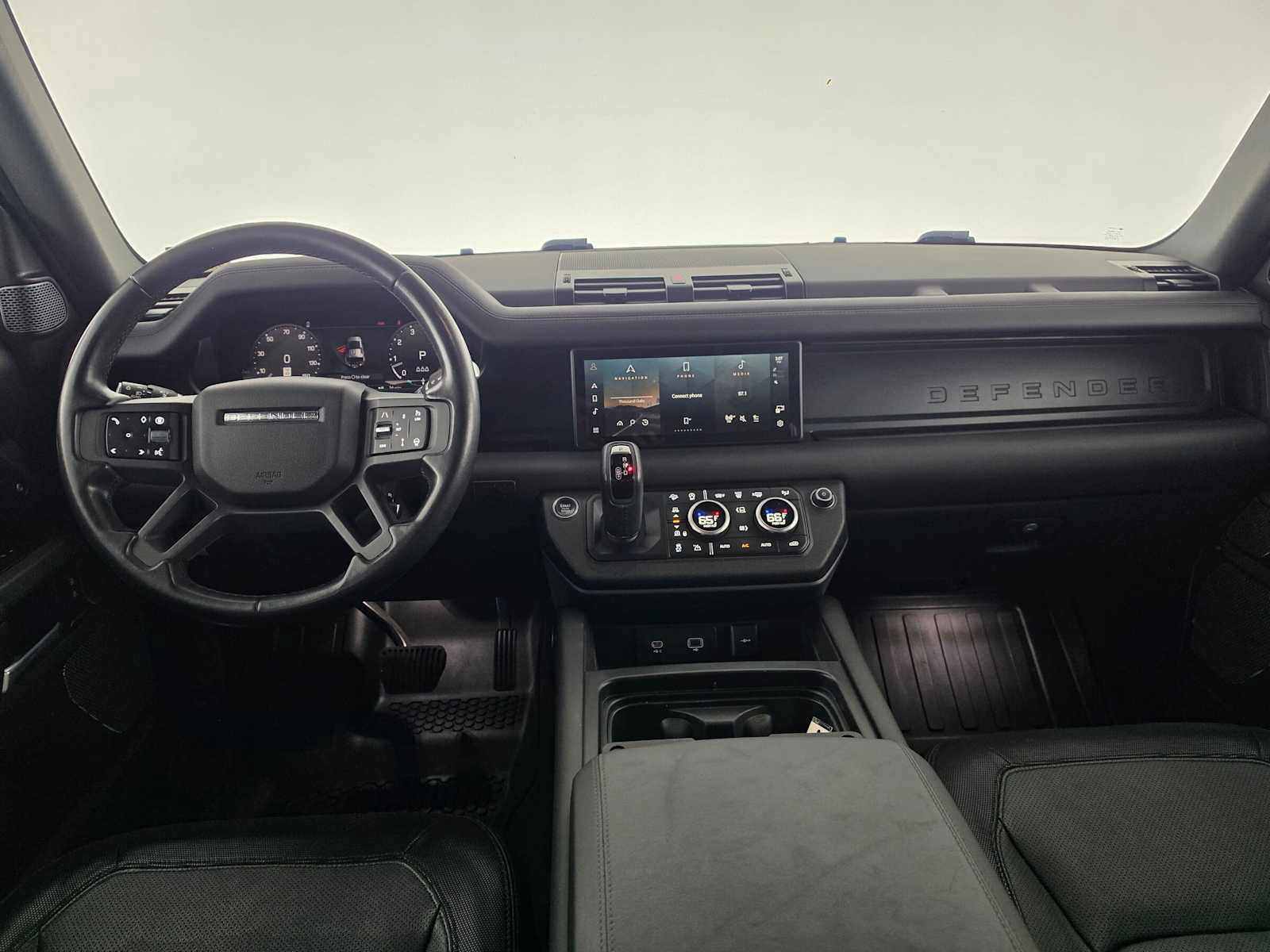 Used 2024 Land Rover Defender 110 X-Dynamic SE AWD/4WD image 18