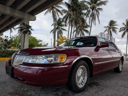 Used 1998 Lincoln Town Car Executive image 10