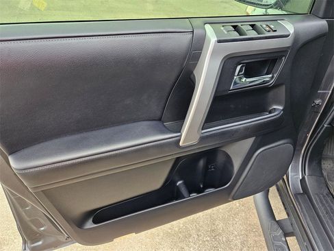 Used 2022 Toyota 4Runner SR5 Premium image 14