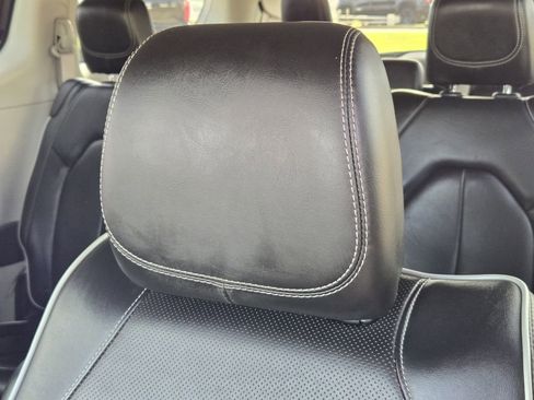 Used 2022 Chrysler Pacifica Limited image 23