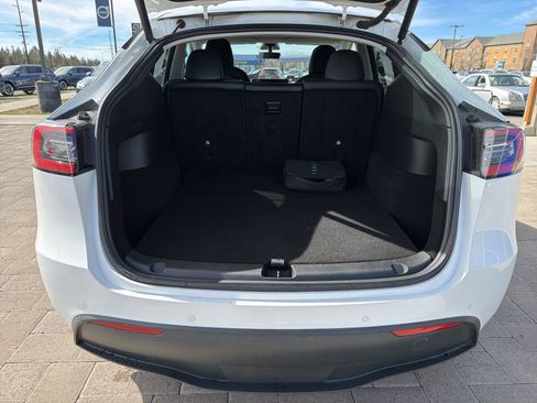 Used 2021 Tesla Model Y 2WD image 9