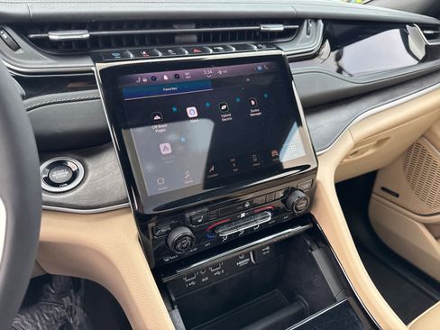 Used 2022 Jeep Grand Cherokee Limited 4xe image 27