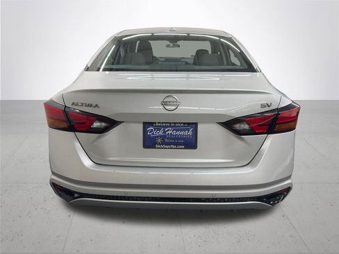 Used 2024 Nissan Altima 2.5 SV image 5