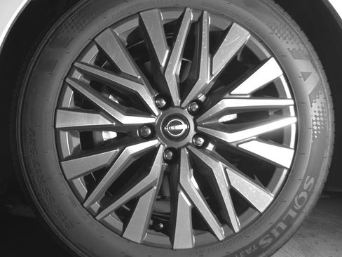 Used 2025 Nissan Altima 2.5 SV FWD image 12