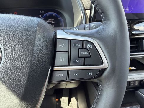 Used 2024 Toyota Highlander Platinum AWD/4WD image 37