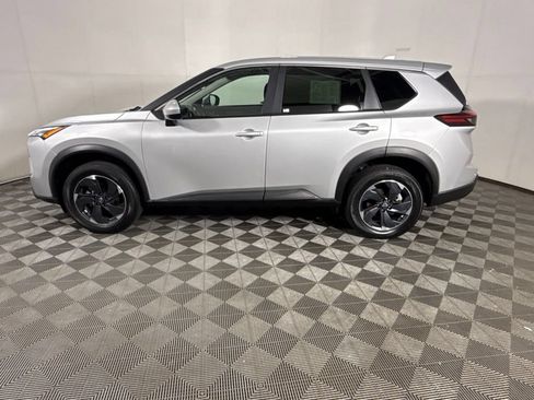 Used 2024 Nissan Rogue SV AWD/4WD image 6