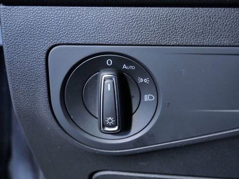 Used 2022 Volkswagen Tiguan SE image 25